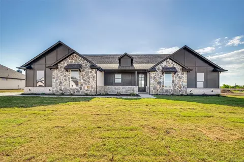 8537 Kassandra Dr, Krum, TX 76249