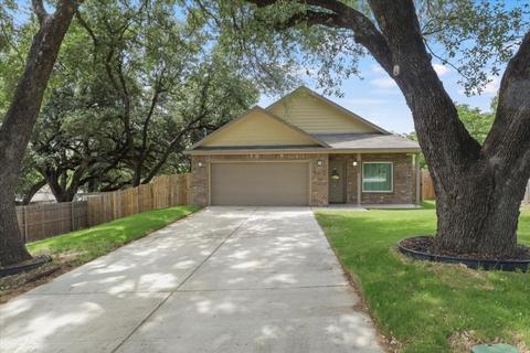 4525 White Oak Ln, River Oaks, TX 76114