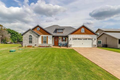 413 Sky Harbour Ct, Granbury, TX 76049