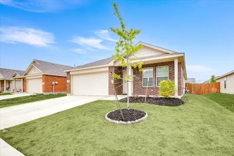 408 Falling Star Dr, Haslet, TX 76052 photo 2
