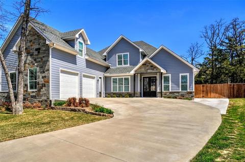 207 Pueblo Dr, Lake Kiowa, TX 76240