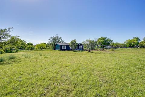 2205 Meadowlark Ln, Gainesville, TX 76240