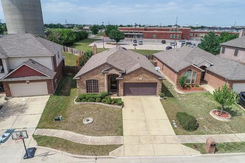 2001 Frosted Willow Ln, Fort Worth, TX 76177