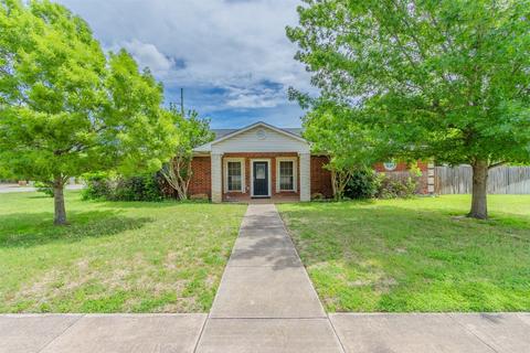520 N Las Vegas Trl, White Settlement, TX 76108