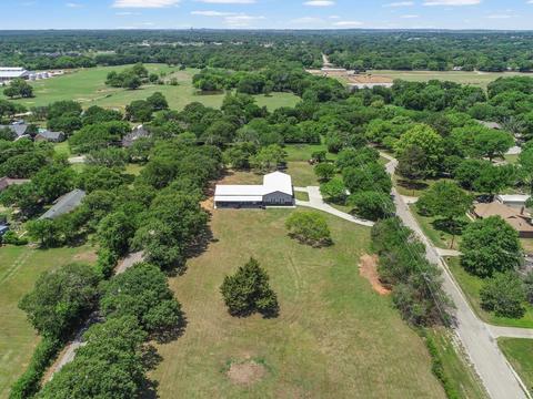 716 Hunting Brook Ct, Burleson, TX 76028