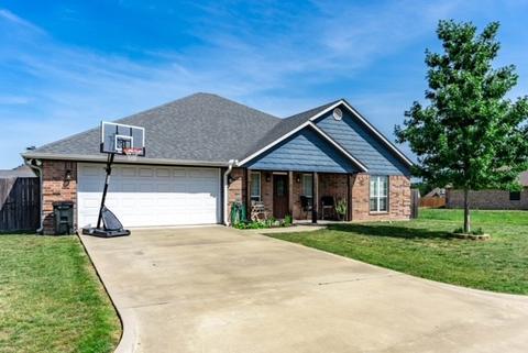 319 Stone Briar N Dr, Sulphur Springs, TX 75482