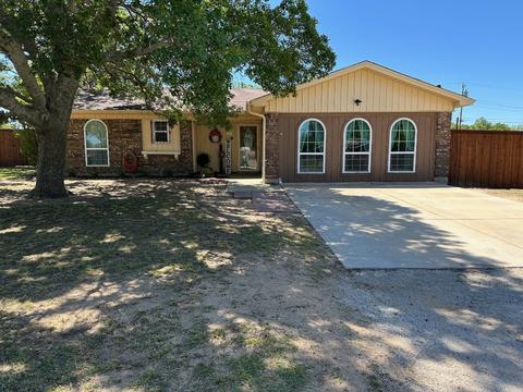 440 NE 9th St, Cross Plains, TX 76443