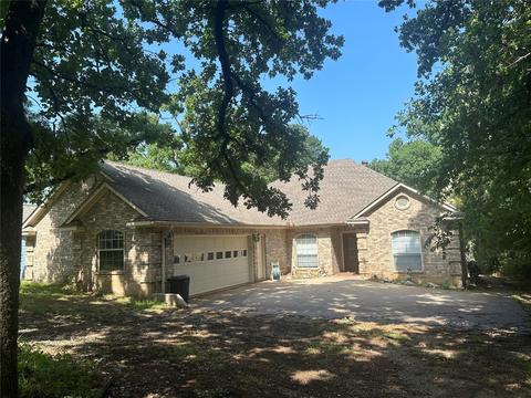 103 E Hogan Dr, Lake Kiowa, TX 76240