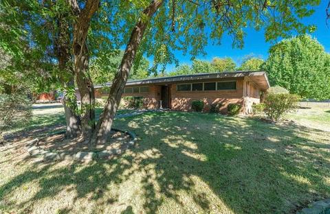 1210 Bois D Arc St, Commerce, TX 75428