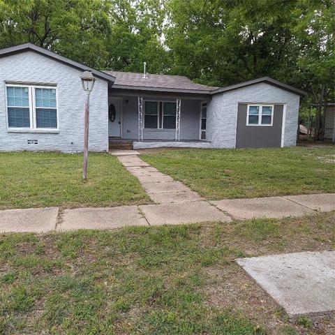 312 E Nelson St E, Bowie, TX 76230