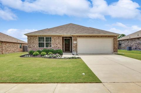 413 Highmeadow Dr, Aubrey, TX 76227