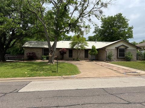 628 Douglas St, Burleson, TX 76028