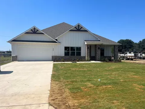 322 E Lloyd St, Krum, TX 76249