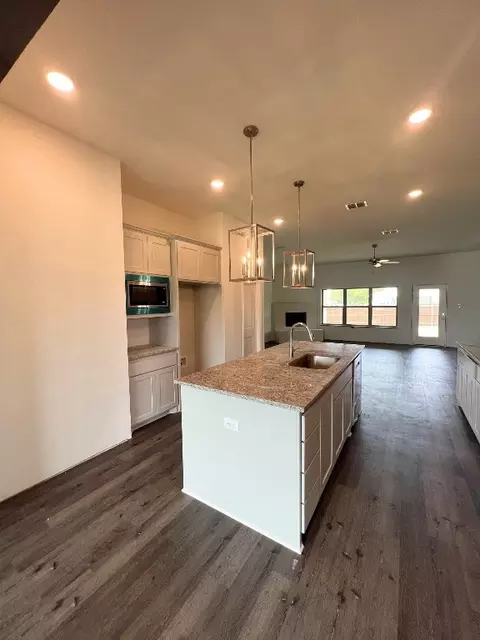 322 E Lloyd St, Krum, TX 76249 photo 5