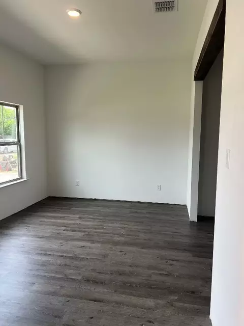 322 E Lloyd St, Krum, TX 76249 photo 4