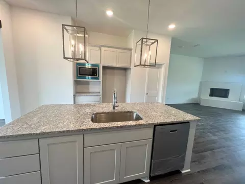 322 E Lloyd St, Krum, TX 76249 photo 9