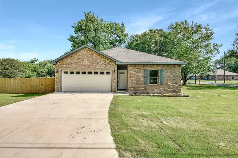 203 E Locust St, Collinsville, TX 76233