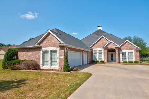 113 Modoc Trl, Lake Kiowa, TX 76240