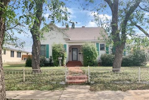 900 N 8th St, Ballinger, TX 76821