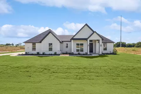 210 Stuart St, Paradise, TX 76073