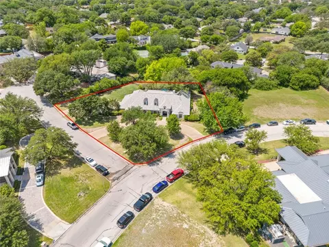 6211 Indian Creek Dr, Westover Hills, TX 76107