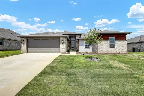 817 Topaz Trl, Azle, TX 76020