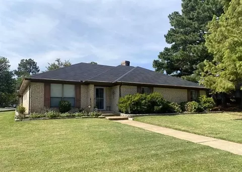 2960 Cypress Dr, Paris, TX 75460
