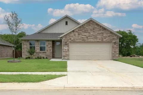 203 Maverick Trl, Valley View, TX 76272