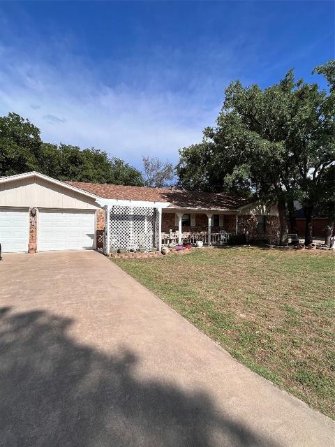 2202 Castle Dr, Clyde, TX 79510
