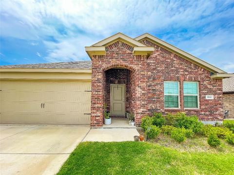 912 English Dr, Aubrey, TX 76227