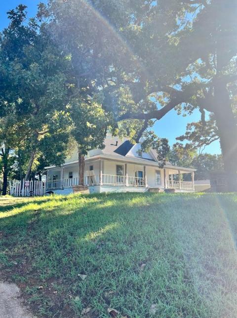 1131 W Bullock St, Denison, TX 75020