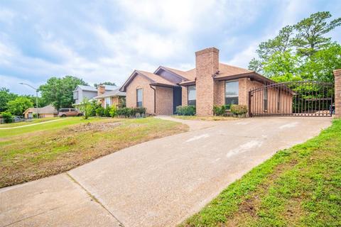 1536 Hollowbrook Ct, Fort Worth, TX 76103