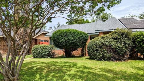 516 W Warrior Trl, Grand Prairie, TX 75052