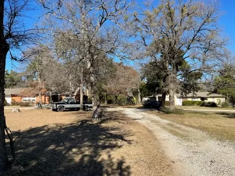 3111 W Ledbetter Dr, Dallas, TX 75233