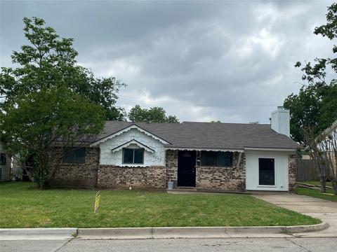 3269 Earle Dr, Haltom City, TX 76117