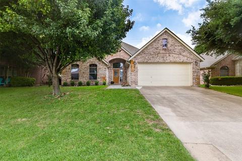 8313 Estandarte Ct, Benbrook, TX 76126