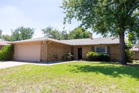 7708 Four Winds Dr, Fort Worth, TX 76133