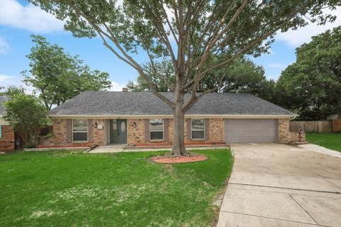 283 Somerset Cir, Bedford, TX 76022