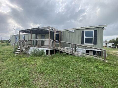 324 Garza Rd, Port Lavaca, TX 77979