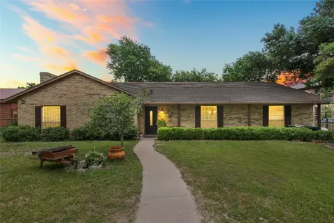 1206 N Cedar Ridge Dr, Duncanville, TX 75116