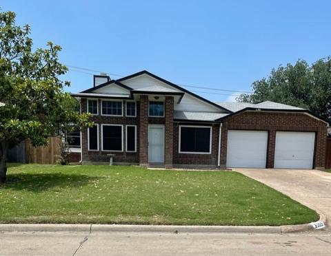 3305 Cathedral Dr, Grand Prairie, TX 75052