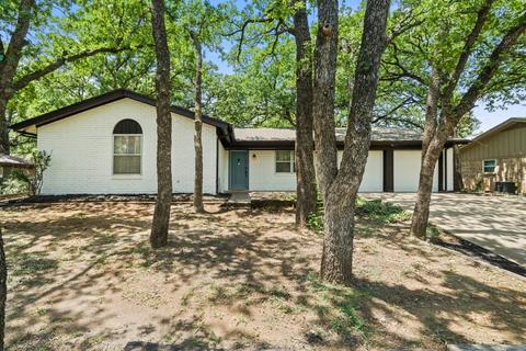 1009 Greendale Dr, Bedford, TX 76022