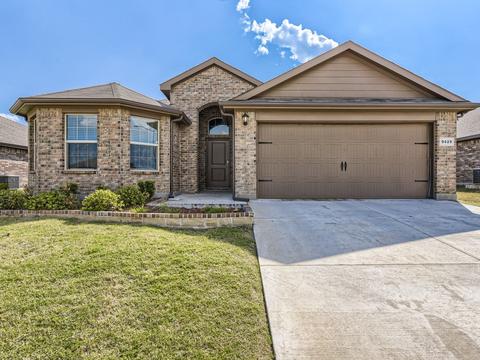 9429 Fox Hill Dr, Fort Worth, TX 76131