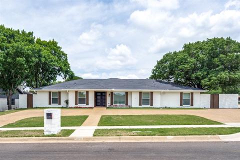 4263 Shady Bend Dr, Dallas, TX 75244