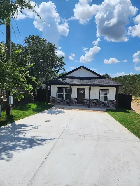 1305 Phoenix Ct, Granbury, TX 76048
