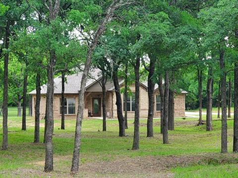 220 Silver Lakes Dr, Sunset, TX 76270