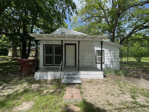804 S 3rd St, Bonham, TX 75418
