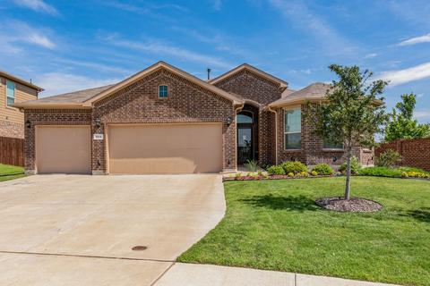 584 Lindisfarne Ln, Saginaw, TX 76131
