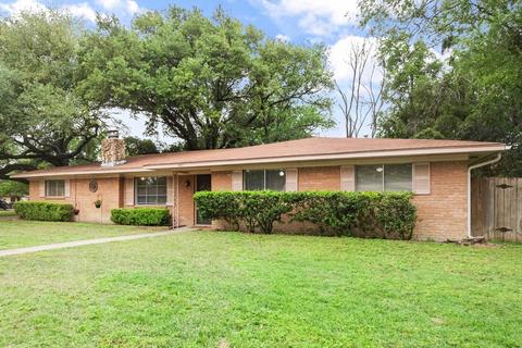 1407 Mockingbird Ln, Corsicana, TX 75110
