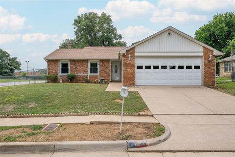 7636 Woodfield Rd, Fort Worth, TX 76112